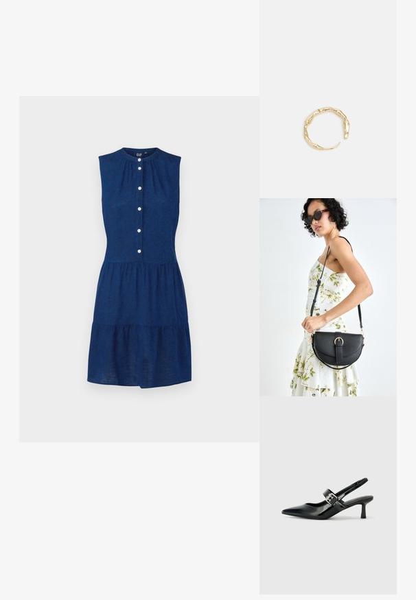 GAP TIERED - Tričkové šaty - dark indigo; Čierne patentové kožené sandále na podpätku so špicatou špičkou a malým blokovým podpätkom, s dekoratívnou striebornou sponou na remienku.; Čierna kožená kabelka s zaobleným tvarom, odnímateľným popruhom a zlatými doplnkami. Kabelka má klopu s detailom s prackou.; Prsteň v zlatej farbe s organickým, skrúteným dizajnom, hladkým povrchom a zužujúcimi sa koncami, vytvárajúci moderný, sochársky vzhľad.