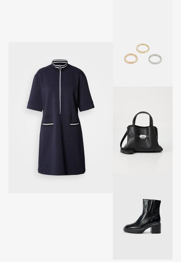 Mornarska obleka s kratkimi rokavi, visoko ovratnico in sprednjim zadrgo. Ima bele črtaste poudarke na ovratniku in dve sprednji žepi.; Črne lakirane gležnjarje z ukrivljenim nosom, elastičnimi stranskimi paneli in debelim blokastim peto. Imajo vtisnjen logotip na zadnjem delu.; Črna usnjena torbica z teksturirano površino, ki ima dva zgornja ročaja, odstranljiv ramenski trak in podrobnosti z srebrnim zapiranjem.; Trije kovinski prstani: eden rožnato zlati, eden zlat z teksturiranimi detajli in eden srebrn, vsi z vgraviranim logotipom na notranji strani.