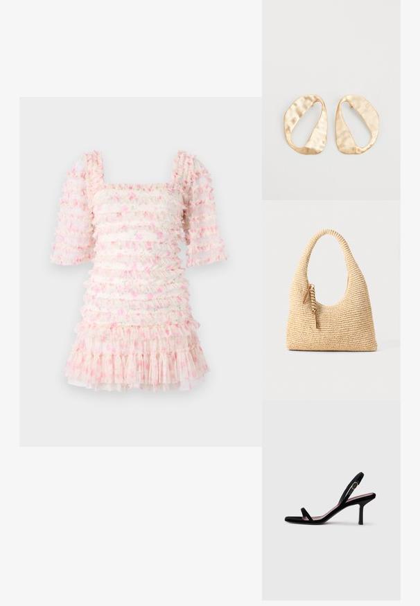 Rynkad klänning med fyrkantig halsringning och puffärmar, tillverkad av genomskinligt tyg med rosa blommönster och lager av volanger i fållen.; Svart mocka högklackad sandal för kvinnor med smala remmar och ett guldspänne på vit bakgrund, sidosyn.; Vävd beige handväska med ett böjt handtag, texturerad yta och en brun franjedetalj. Har en slapp hobo-form.; Ett par oregelbundna ovalformade örhängen i guldtonad metall med en strukturerad, något hamrad yta på en vit bakgrund.