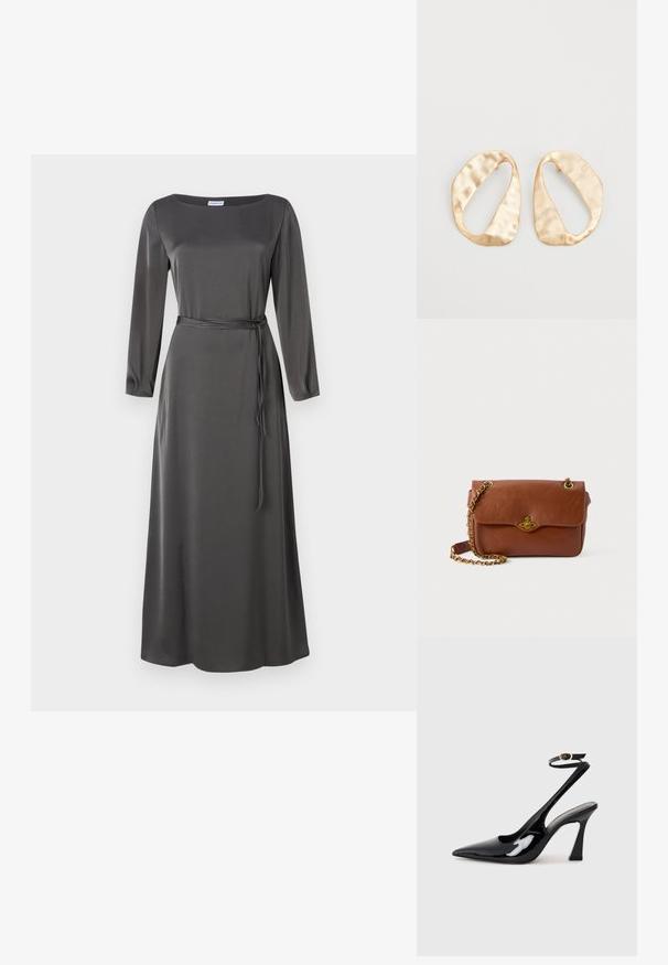 Tamsiai pilkos satino su ilgomis rankovėmis suknelė su kvadratiniu iškirpimu ir atitinkančia juosta juosmenyje, siekianti pilną ilgį.; Juodai lakuoti slingback aukšti kulniukai su smailiu nosiu, reguliuojama čiurnos juostele ir vidutinio dydžio blokiniu kulnu. Lygus paviršius su blizgiu apdaila.; Ruda odinė per petį nešama kuprinė su užsegimu ant sklendės, auksinės spalvos aksesuarais ir grandinėlės dirželiu. Lygus paviršius, stačiakampio forma, minimalus apipavidalinimas.; Nedidelis nereguliarus ovalo formos aukso tono metalinių auskarų pora su tekstūruota, šiek tiek kalta paviršiumi ant balto fono.