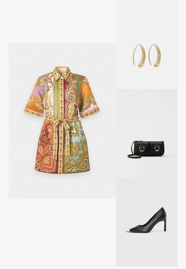 Lühikeste varrukatega vöödiga särk-kleit, millel on erksad paisley ja lillemustrid oranži, purpurse, türkiissinise ja kuldse tooniga.; Mustast nahast kõrge kontsaga king terava varba ja metallik hõbedase otsikuga. Iseloomustab sile viimistlus ja sihvakas 10 cm konts.; Must küllastamata nahast õlakott, millel on kaks esist nähtavat taskut, kuldsed pandlad, tõmblukuga sulgemine ja peen rihm. Tekstuuriga pind ja kompaktne ristkülikukujuline kuju.; Kuldtoonilised metallist rõngas kõrvarõngad, millel on kõver ja piklik kuju. Omavad siledat, läikivat pinda ja ümarat tipptugevdust, mis lisab detaili.