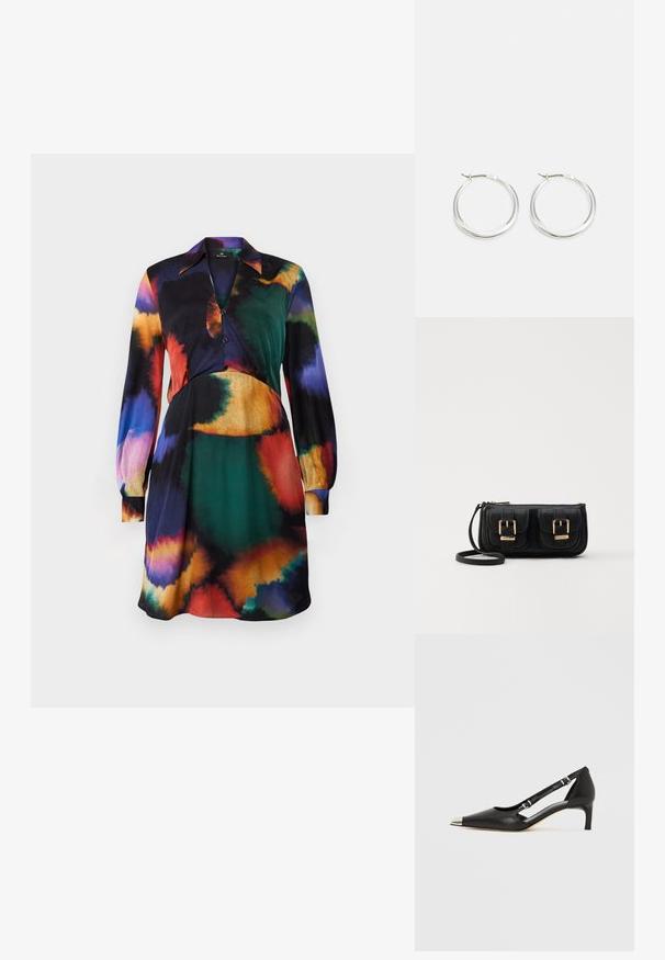 Pitkähihaisessa, nappikiinnitteisessä mekossa on eläväinen tahranjakopaino, jossa on värejä kuten vihreä, musta, oranssi ja purppura; pehmeä kangas.; Musta nahkainen matalakorkoinen kenkä, jossa on terävä hopeinen kärki ja kaksinkertaiset solkisilmukat valkoisella taustalla.; Musta nahkainen olkalaukku, jossa on kaksi etutaskua, kultaiset soljet, vetoketjukiinnitys ja kapea hihna. Teksturoidun pinnan ja kompaktin suorakaiteen muoto.; Hopeista valmistetut korvaketjut, joissa on sileä ja pyöreä muotoilu, ohut profiili ja varma lukko. Minimalistinen tyyli kiillotetulla pinnalla.