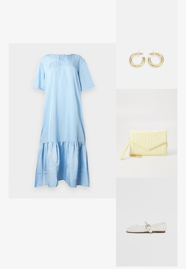 Vestido azul claro de manga curta feito de tecido suave. Apresenta uma bainha com folhos e um decote redondo com fecho nas costas.; Sapato plano branco com bico fino, adornado com tachas prateadas, apresenta uma tira com fivela sobre o peito do pé e uma sola castanha clara.; Bolsa carteira amarela de palha com um design de aba, uma alça de pulso destacável e um destaque em corrente dourada. Textura suave e forma retangular.; Brincos em argola dourados com um acabamento liso e brilhante. Design circular com um pequeno pino e suporte transparente para um uso seguro.