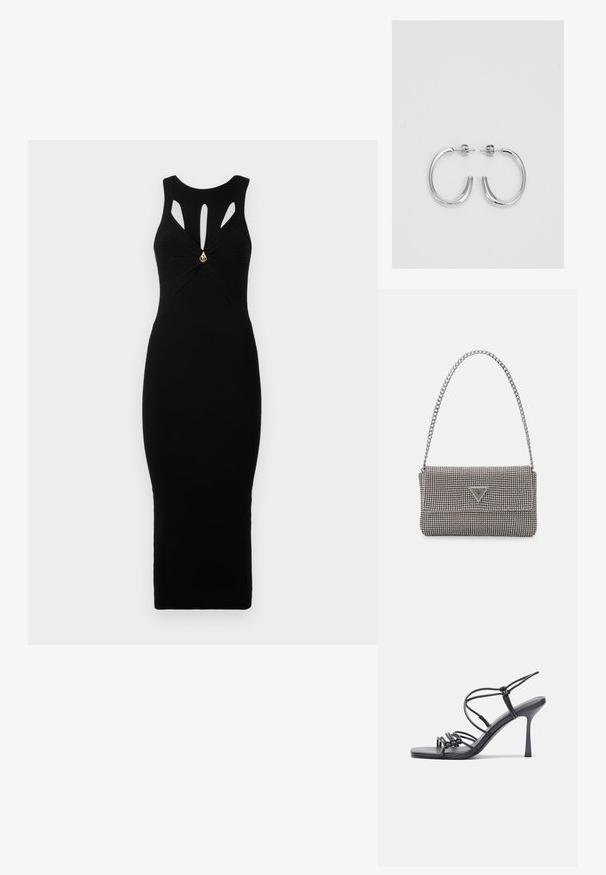 Fekete bordázott kötött ruha, testhez simuló siluettal, kulcslyuk alakú kivágásokkal és arany kiegészítővel a középen. Ujjatlan fazon.; Fekete magas sarkú szandálok vékony pántokkal, csomózott mintával, sima négyzetes orral és karcsú stiletto sarkal rendelkeznek.; Világosszürke fémes kézitáska lánc pánttal, kis kör alakú fém kifinomult díszítéssel és háromszög alakú márkagéppel.; Ezüst karika fülbevalók sima, fényes felülettel. Lekerekített forma, könnyű kialakítással, tűs zárómechanizmussal.