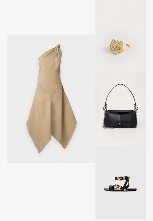 Sukienka na jedno ramię z beżowego materiału; posiada wiązanie na ramieniu oraz asymetryczny dół z delikatnym efektem drapowania.; Czarne skórzane sandały z złotymi klamrami, z wieloma paskami i płaską podeszwą, idealne do noszenia na gołe palce.; Czarna torebka z lakierowanej skóry o prostokątnym kształcie, z łańcuszkowym paskiem i charakterystycznym akcentem ze sprzętem na środku. Gładka tekstura.; Złoty pierścionek z wzorem korony wewnątrz podkowy, ozdobiony małymi przezroczystymi kamieniami szlachetnymi, na białym tle.