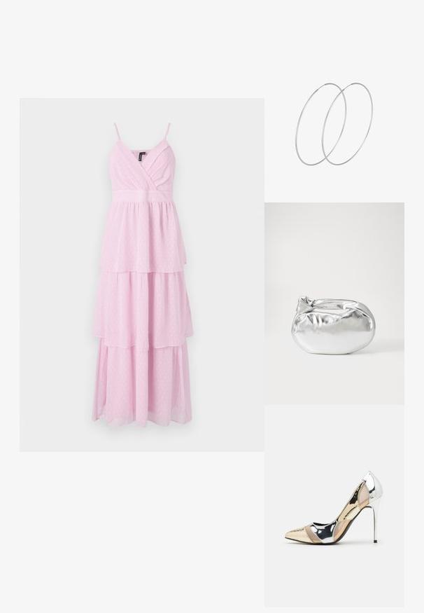 Roza, slojevita maxi haljina s tankim naramenicama, koja ima preklopnu bustu i uzorak točkica, izrađena od lagane, teksturirane tkanine.; Cipele s visokom potpeticom i špicastim vrhom u srebrnoj, zlatnoj i nude boji. Sjajan finiš s izrezbarenim dizajnom, s potpeticom u obliku stiletto.; Srebrna metalik torbica s mekim, zaobljenim oblikom i čvorastim zatvaranjem na vrhu. Izrađena od glatke sintetičke kože.; Srebrne okrugle naušnice s minimalističkim dizajnom. Kružni oblik, glatka tekstura i tanak profil. Lagane s poliranim završetkom.