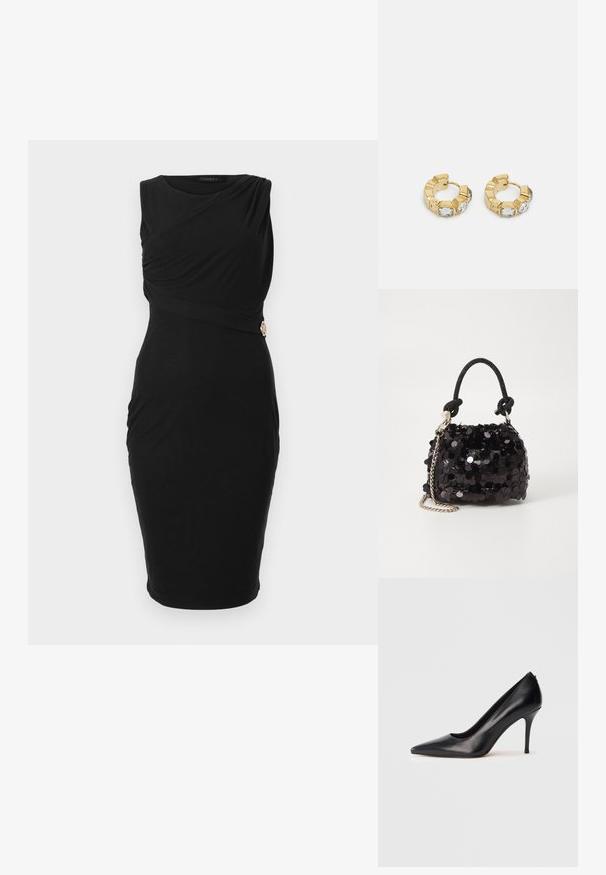 Vestido preto sem mangas com um design drapeado e uma costura lateral franzida, realçado por um detalhe em metal dourado.; Sapato de salto alto em couro preto com bico fino, textura lisa e design elegante. Apresenta um salto fino e elevado e frente baixa.; Mala mini preta de lantejoulas com uma alça texturizada em nó e corrente prateada. Forma arredondada com parte superior pregueada e detalhes reflexivos.; Brincos de argola dourados com um design texturizado e três cristais transparentes em um lado, oferecendo uma estética geométrica moderna.