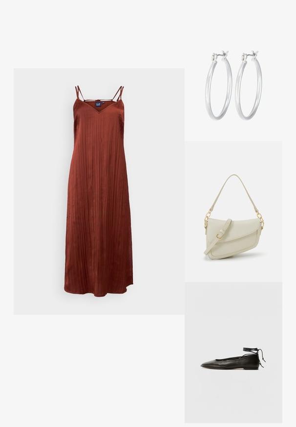 Maxi šaty bez rukávov v hrdzavej farbe s V-výstrihom a plisovaným dizajnom, vyrobené z hladkého materiálu. Obsahujú tenké nastaviteľné ramenné popruhy.; Čierne kožené baletky s špicatou špičkou, viazaním okolo členka a plochou podrážkou, s hladkou textúrou a minimalistickým dizajnom.; Malá krémová kabelka s textúrovaným povrchom, dlhým nastaviteľným popruhom, reťazovým detailom a klopovým uzáverom. Zlaté kovové prvky.; Strieborné kruhové náušnice s hladkým, lesklým povrchom. Kolový tvar a bezpečné klikanie na uzatváranie. Ľahký dizajn vhodný na každodenné nosenie.
