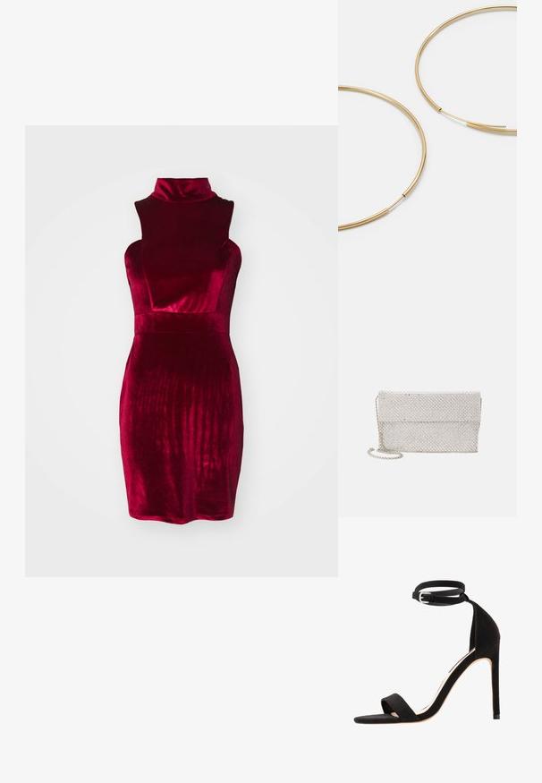 Sarkans samta kleita ar izgriezumu uz augšējās daļas, bez piedurknēm, pieguļošs augšdaļa un teksturēta virsma. Ceļa garuma griezums ar gludu, spīdīgu audumu.; Melnas zamšādas augstpapēžu sandales ar vienkāršu siksniņu dizainu, atvērtu purngalu un potītes siksniņu ar sudraba sprādzi.; Sudraba sieta pošu soma ar teksturētu, austas dizaina, kurai ir salokāms vāks un noņemama ķēdes siksna nēsāšanai.; Zelta krāsas auskari gredzena formā, plāni un apaļi, ar gludu metāla apdari un bez rotājumiem vai zīmējumiem.