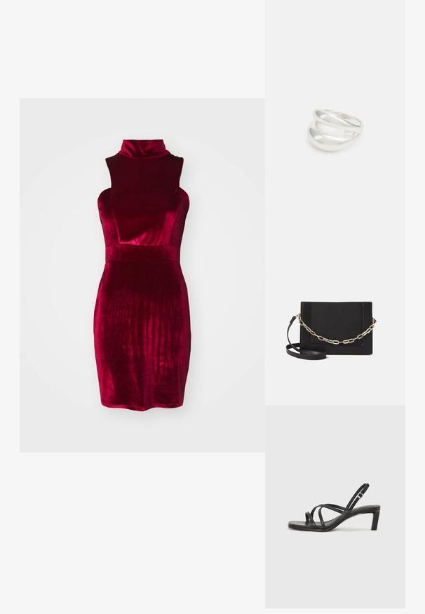 Punainen samettimekko, jossa on mock neck -kaulus, hihaton muotoilu, muotoon ommeltu yläosa ja teksturoitu pinta. Polven mittainen leikkaus, jossa on sileää ja kiiltävää kangasta.; Mustat hihnalligat, joissa on neliön muotoinen kärki ja matala lohkokorko. Ominaisuuksiin kuuluu useita ohuita hihnoja ja säädettävä nilkkahihna. Valmistettu sileästä nahasta.; Musta nahkainen olkalaukku, jossa on sileä pinta, suorakulmainen muoto ja metalliketju yksityiskohtana edessä. Mukana säädettävä hihna.; Hopeinen kaksinkertainen rengas, jossa on sileä, kiillotettu pinta. Siinä on sulava, kaareva muotoilu, jossa on päällekkäisiä osia modernin ilmeen saavuttamiseksi.