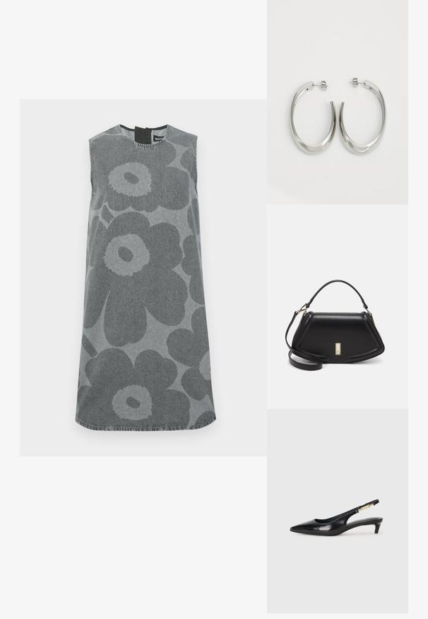 Ärmlös klänning i grå denim med stora mörkgrå blommönster. Rund halsringning med en nyckelhålsöppning baktill och rak silhuett.; Svart läder slingback-hälar med spetsig tå, med en smal klack och en guldtonad detalj på den justerbara remmen. Slät textur.; Svart läderhandväska med en strukturerad design, som har en avskuren form, ett handtag upptill och guldiga detaljer. Justerbar axelrem ingår.; Silverfärgade hoopsörhängen med en slät, böjd design. Har en glänsande metallisk yta och ett stiftlås. Inga synliga mönster eller detaljer.