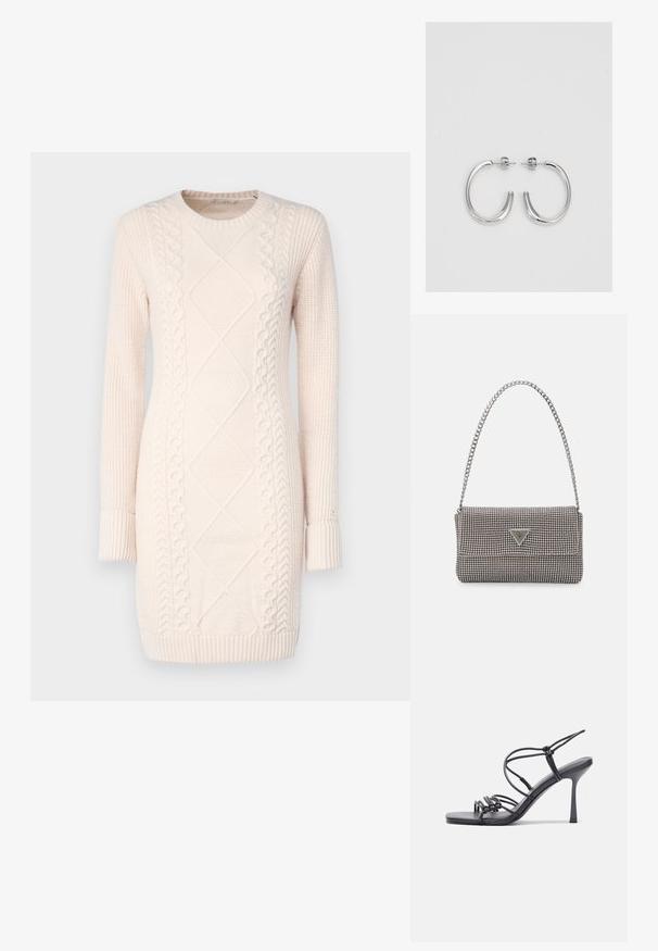 Kootud kleit helesinisest roosast, millel on tekstuurilised mustrid, ümar kaelus, pikad varrukad ning soonikkoes mansetid ja allääre.; Mustad musta värvi kontsandaalid on varustatud peente rihmadega, millel on sõlmekujundus, siledad ruudukujulised varbad ja stiilne stilettokonts.; Helehall metallik handbags, millel on kett, kaunistatud väikeste ümmarguste metallist õmblustega ja kolmnurkse brändi logoga.; Hõbedast rõngaskõrvarõngad sileda ja läikiva pinnaga, kõveriku kujuga ning postitaksega sulgur. Minimalistlik disain kaasaegse viimistlusega.