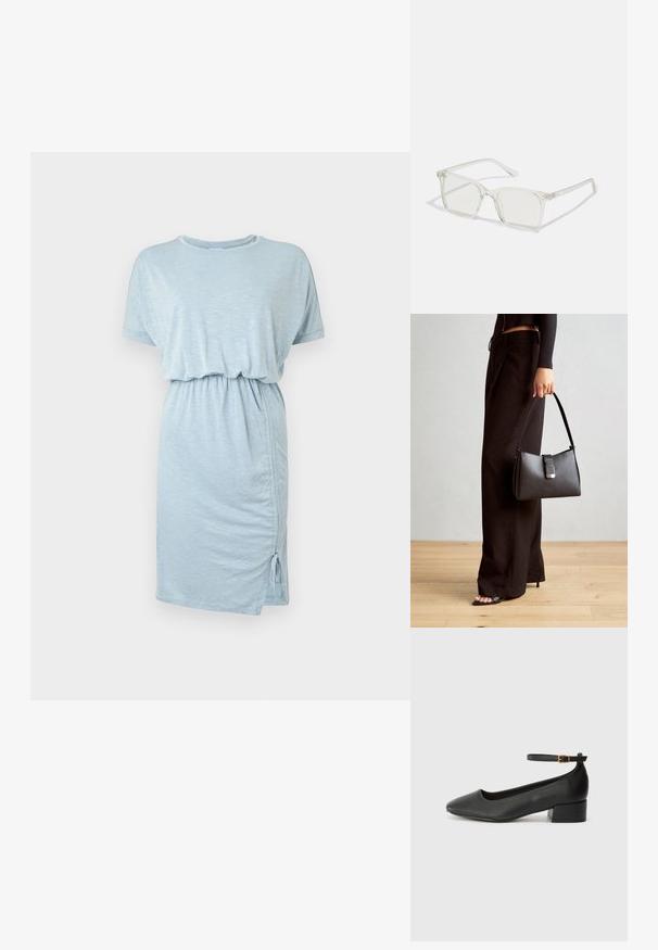 Rochie scurtă de culoare albastru deschis, cu mâneci scurte, cu talie elastică și detaliu strâns pe laterale, fabricată dintr-un material moale și texturat.; Pantof cu toc negru din piele, cu vârf ascuțit și toc mic pătrat. Dispune de o curea la gleznă cu o cataramă în tonuri de aur. Textură netedă.; Ochelari de vedere cu rame pătrate din plastic transparent, dotate cu lentile translucide și accente aurii pe temple pentru un detaliu suplimentar.; Genți negre cu o formă structurată, textură netedă și un închizător metalic. Asortată cu pantaloni negri largi și sandale cu vârf deschis pe un podea din lemn.