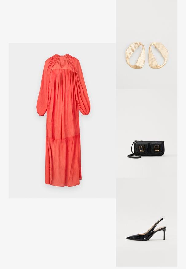 Robe longue en corail avec une texture plissée, décolleté en V et manches bouffantes, dotée d'un ourlet en couches pour plus de volume.; Pompe slingback en cuir verni noir avec un bout pointu, un talon fin et un design de découpes subtil. Elle dispose d'une boucle dorée sur la sangle.; Sac en cuir noir porté en travers avec deux poches avant, boucles dorées, fermeture zippée et une sangle fine. Surface texturée et forme rectangulaire compacte.; Une paire de boucles d'oreilles en métal doré, de forme ovales irrégulières, avec une surface texturée et légèrement martelée sur fond blanc.