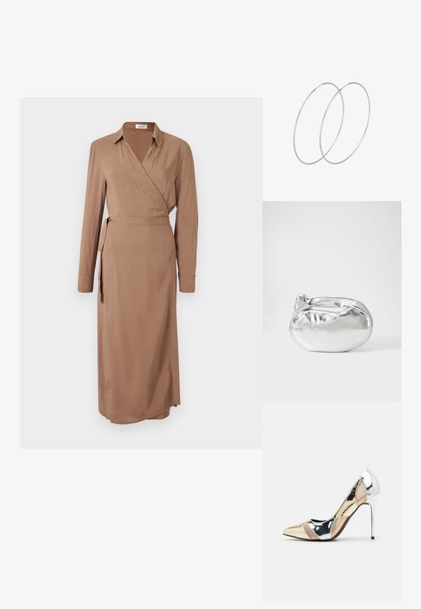 Lång, brun omslagklänning i mjukt tyg, med krage, långa ärmar, knytmidja och en sidoklyvning för en extra design.; Spetsig tå högklackad sko med en färgpalett av silver, guld och nude. Glansig yta med utskärningsdesign, utrustad med en stilettklack.; Silverfärgad metallisk påse med en mjuk, rundad form och en knutstängning upptill. Tillverkad av ett mjukt material i konstläder.; Silverfärgade hoopörhängen med en minimalistisk design. Cirkulär form, slät yta och tunn profil. Lätta med en polerad finish.