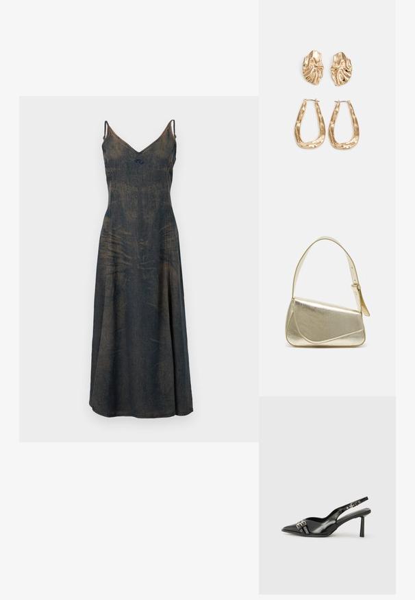 Sukienka dżinsowa z dekoltem w kształcie litery V, cienkimi ramiączkami i rozkloszowanym dołem. Materiał ma wyblakły ciemnoniebieski kolor, odsłaniający subtelne różnice w fakturze.; Czarne lakierowane buty typu slingback z ostrym noskiem, paskami na kostkach z srebrnymi klamrami i elementami metalowymi oraz smukłym obcasem.; Złota metaliczna torebka o strukturalnym designie, gładkiej powierzchni i regulowanym pasku. Charakteryzuje się unikalnym trójkątnym kształtem i minimalistycznym przeszyciem.; Złote kolczyki w odcieniu, prezentujące teksturowane, faliste kształty. Zawierają rzeźbiarskie klipsy i otwarty projekt kółek z młotkowanym wykończeniem.