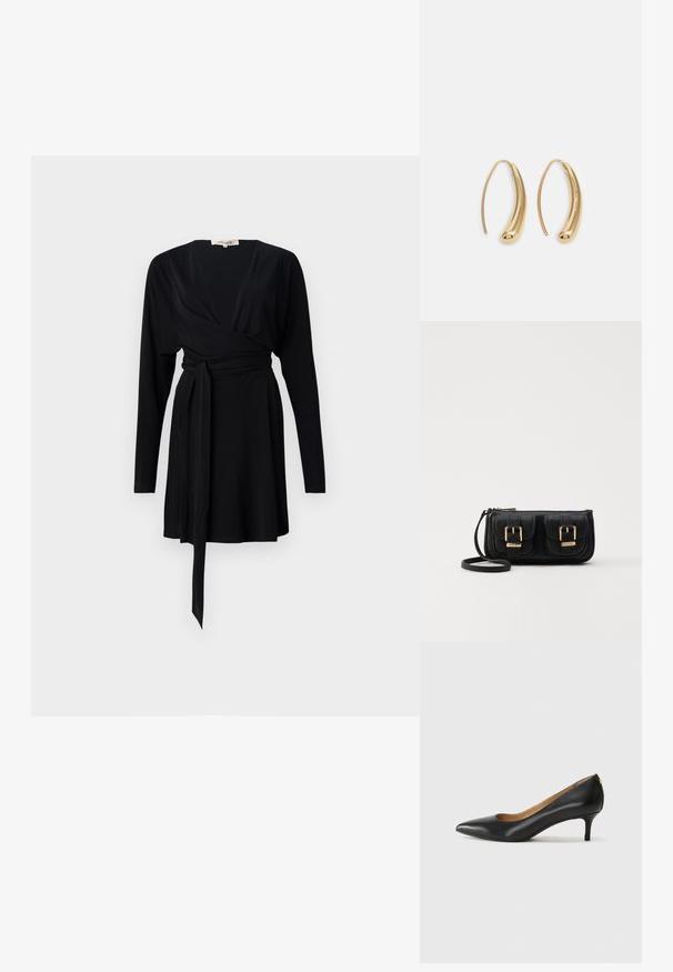 Juoda suknelė-apykaklė su ilgomis rankovėmis, V formos iškirpte, diržo tvirtinimu juosmens srityje, glotnia medžiaga ir plazdančiu sijonu.; Juodos odinės aukštakulnės bateliai su smailiu nosiu, žemu kulnu ir lygiu paviršiumi. Priekyje yra nedidelis atvirumas, o gale minimalus apdaila.; Juodas odinis per petį nešiojamas krepšys su dviem priekiniais kišenėmis, auksiniais sagtimis, užtrauktuko uždarymu ir siauromis petnešomis. Textūruota paviršius ir kompaktiškas stačiakampis formatas.; Auksinės metalinės auskarų kabės su lenktą, pailgą forma. Turi lygų, blizgantį paviršių ir užapvalintą galiuką papildomam akcentui.