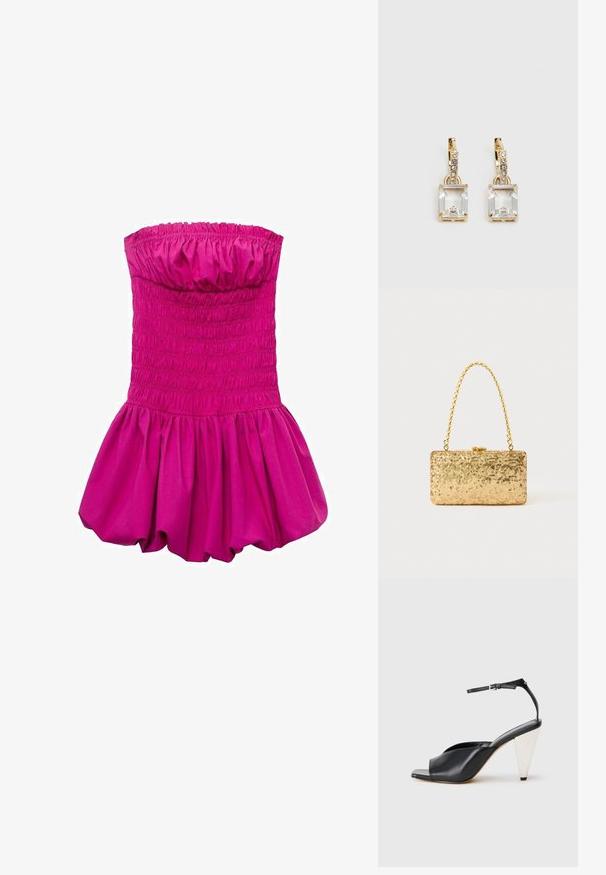 Fuchsia stropløs kjole med rynket liv og voluminøs udskåret nederdel. Fremstillet af glat stof, med en samlet øverste kant.; Sort læder højhælede sandaler med åben tå, asymmetrisk design, ankelrem og en metallisk kegleformet hæl. Glat tekstur hele vejen igennem.; Gylden paliet pung i rektangulær form, med et snoet kædehåndtag og en metalspænde lukning, der reflekterer lys med en struktureret overflade.; Guldtonede øreringe med et rektangulært, klart krystal, der hænger under en række af små, runde klare accenter. Elegant, moderne design.