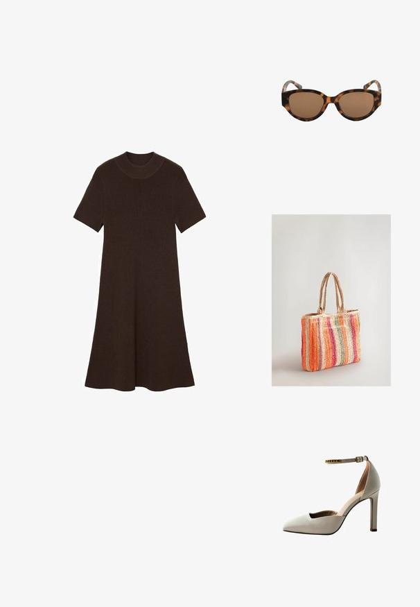 Rochie tricotată maro cu mâneci scurte, decolteu rotund și o siluetă evazată. Material texturat cu un model côtelé pe întreaga suprafață.; Pantofii cu toc înalt gri deschis, cu vârf ascuțit, design cu vamp deschis, curea pentru gleznă și accent cu lanț de aur. Textură de piele netedă.; Ochelari de soare din tortoiseshell maro cu ramă în formă de ochi de pisică, lentile maro și textură netedă. Rama are brațe curbate cu un model subtil.; Geanta de umăr din țesătură, cu dungi portocalii, roz, verzi și crem, având mânere împletite duble și un aspect texturat.