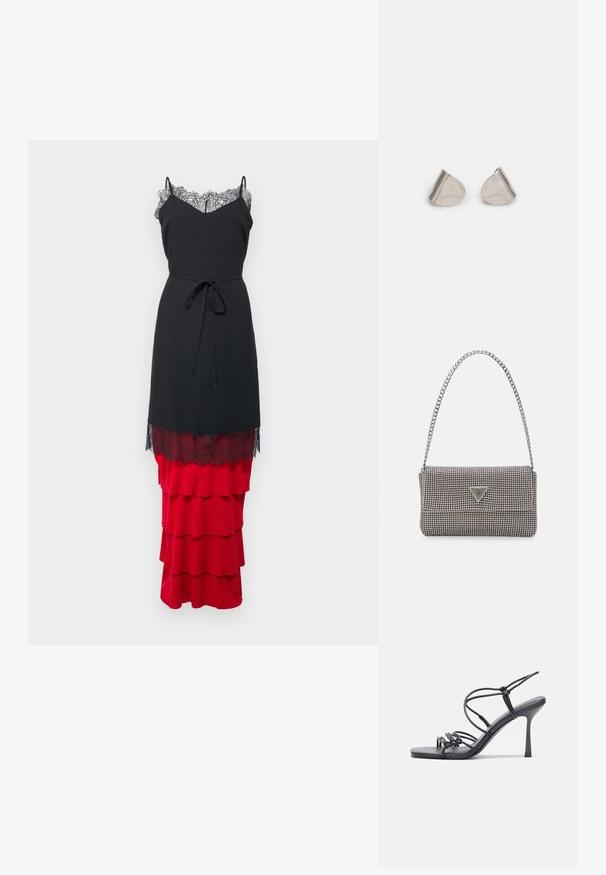 Černé šaty s krajkovým lemem u výstřihu a vrstvenou červenou skládací sukní. Mají tenká ramínka a detail na zavazování v pase.; Černé high-heeled sandály mají tenké pásky s uzlovým designem, hladký čtvercový špičku a elegantní jehlový podpatek.; Světle šedá kovová kabelka s řetízkem, zdobená malými kulatými kovovými cvočky a trojúhelníkovým logem značky.; Stříbrné kovové náušnice s hladkým tvarem slzy a lesklým povrchem. Jemné rytiny přidávají detail. Minimalistický design.