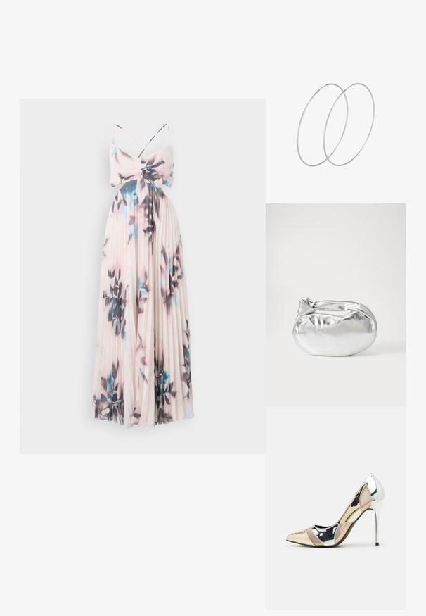 Długa sukienka plisowana w delikatnym różu z niebieskim i czarnym kwiatowym wzorem. Posiada cienkie ramiączka i dopasowaną górę, prowadzącą do zwiewnej spódnicy.; Czółenka na wysokim obcasie z wąskim noskiem w kolorze srebrnym, złotym i nude. Lśniące wykończenie z wycięciami, z obcasem w stylu stiletto.; Srebrna metaliczna torba worek o miękkim, zaokrąglonym kształcie i zawiązywanym z góry zapięciem. Wykonana z gładkiego materiału imitującego skórę.; Srebrne kolczyki w formie obręczy o minimalistycznym designie. Okrągły kształt, gładka faktura i cienki profil. Lekkie, z polerowanym wykończeniem.