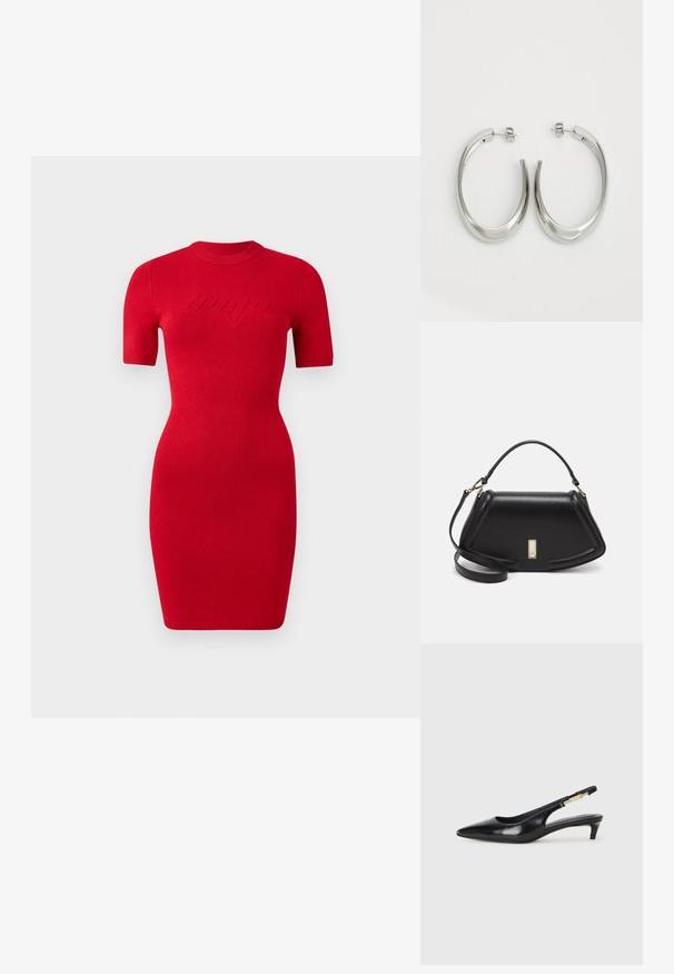 Rød strikket kjole med korte ermer, slim fit og rund hals. Har hevet "bango" tekstdetalj på forsiden.; Sorte lærreim hæler med spiss tå, som har en slank hæl og en gullfarget detalj på den justerbare stroppen. Glatt tekstur.; Sort lærveske med en strukturert design, som har en avkortet form, topphåndtak og detaljer i gull. Justerbar skulderstropp inkludert.; Sølvøreringer med en jevn, buet design. Har en blank metallisk finish og en studlås. Ingen synlige mønstre eller aksenter.