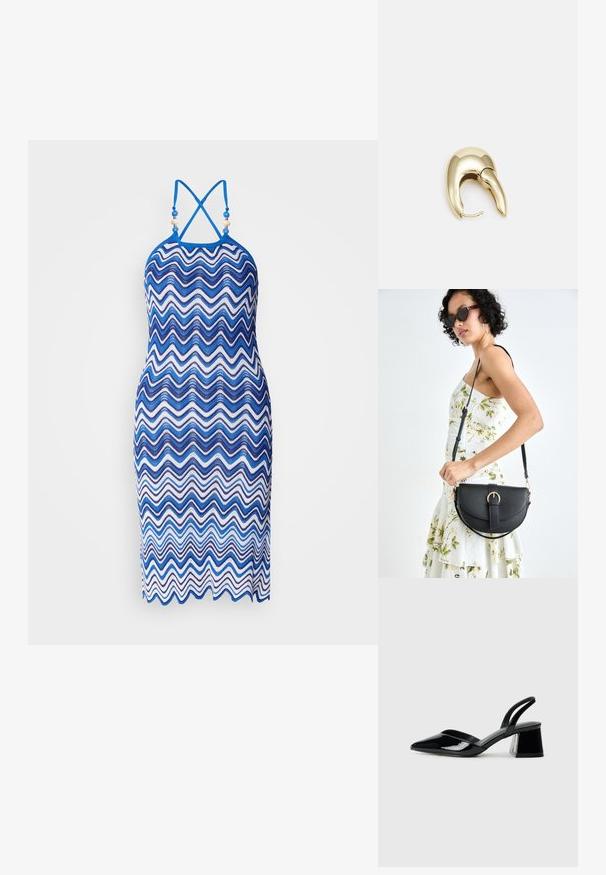 Gebreide jurk met een zigzagpatroon in verschillende tinten blauw en wit, met een halternek en gekruiste banden op de rug.; Zwarte gepatineerde leren slingback hakken met een spitse neus en een geometrische blokhak. Kenmerkt zich door een slank, minimalistisch ontwerp en een gladde textuur.; Zwarte leren handtas met een gebogen vorm, afneembare schouderband en gouden hardware. De tas heeft een klep met een gespsluiting.; Gouden metalen oorbel met een slank, gebogen ontwerp. Beschikt over een kenmerkende puntige vorm, gepolijste oppervlakte en scharnier sluiting.