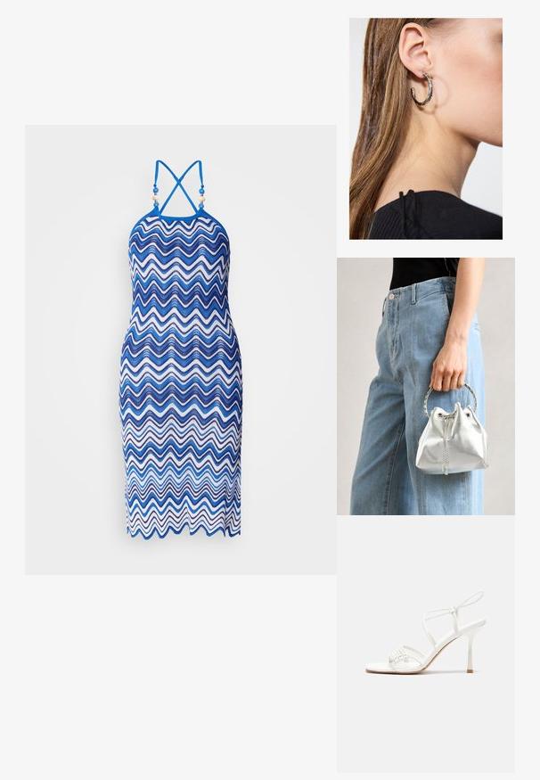 Kötött ruha, amely hullámvonalas mintával rendelkezik eltérő kék és fehér árnyalatokban, nyakba akasztós kivágással és keresztbe fonott pántokkal a hátsó részen.; Fehér pántos magassarkú szandál lapos lábujjal, texturált elülső résszel, ráncolt díszítéssel és vékony bokapánttal.; Fémes ezüst színű vödör táska, texturált felülettel, ezüst kerek füllel és húzózárral, világoskék farmer mellett tartva.; Ez egy ezüst fülbevaló, sima felülettel, amelyen apró arany díszítőelemek találhatók. Kerek formájú és a fülcimpán viselik.