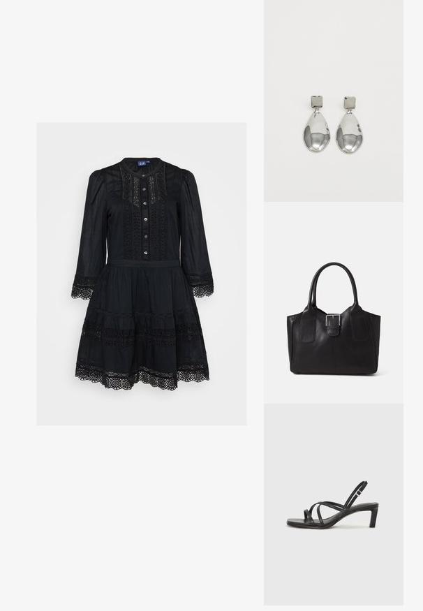 Rochie neagră dintr-un material ușor, cu un decolteu butonat, mâneci lungi, detalii din dantelă și o fustă cu volane și margine zimțată.; Sandal cu barete negre, cu vârf pătrat și toc mic de bloc. Prezintă mai multe barete subțiri și o bareta ajustabilă la gleznă. Fabricat din piele netedă.; Geantă tote din piele neagră cu textură netedă, formă structurată, două mânere și un detaliu proeminent din aliaj de argint pe partea din față.; Cercei din argint cu stud pătrat, având un finisaj neted și lustruit, într-o formă de lacrimă, care reflectă lumina cu o suprafață lucioasă.