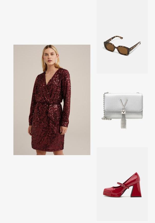 Sarkans mirdzošs apģērbs ar garām piedurknēm un V-veida kakla izgriezumu, ar jostu jostasvietā, lai izceltu siluetu.; Sarkanais patentādraudzības Mary Jane augstpapēžu kurpes ar apaļu pirkstu, platformas priekšpusi, sprādzi un skulpturētu blokpapēdi.; Tērpu apvalka saulesbrilles ar noapaļotu, masīvāku rāmi un brūnām lēcām. Satur smalkas rakstības un taisnas, sašaurinātas kājas.; Sudraba teksturēta ādas pleca soma ar ķēdes siksnu; priekšpusē ir izteikts sudraba 'V' logotips un pušķa detaļa.