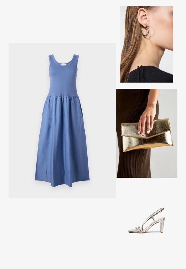 Šviesiai mėlyna, be rankovių maxi suknelė. Prigludęs viršus su apvaliu kaklu, laisvai krentanti, susiraukšlėjusi sijonas iš lengvos medžiagos.; Metallic sidabriniai aukštakulniai sandalai su atvira nosimi, turintys tris plonas dirželius per pėdą ir kulkšnies dirželį su sagtimi.; Auksinės metalinės rankinės su lygiu paviršiumi, kuri turi trikampio formos užsegimą. Ranką laikančioji turi tvarkingai prižiūrėtus nagus.; Sidabrinė lankinė auskarai su poliruotu paviršiumi, turintys mažus auksinius akcentus ir apvalią formą, dėvimi ant ausies kaušelio.