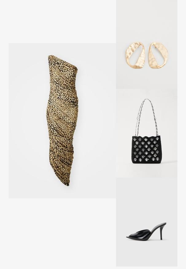 Jednobarevné šaty na jedno rameno vyrobené z měkké tkaniny s leopardím vzorem ve světle hnědé, černé a hnědé barvě, s nařasením po jedné straně.; Černé kožené vysoké muly s otevřenou špičkou, špičatým designem, hladkým povrchem a štíhlým jehlovým podpatkem.; Rabanne Kabelka - black/silver; Pár nepravidelných oválných náušnic z kovu pozlaceného zlatem s texturovaným, mírně kladivkovým povrchem na bílém pozadí.
