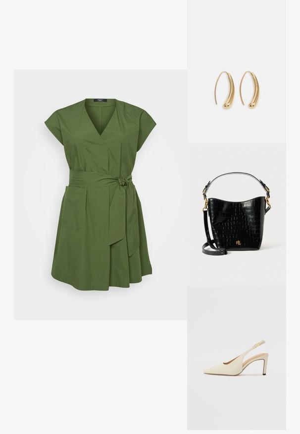 Robe verte à manches courtes, décolleté en V, ceinture à nouer à l'avant, poches latérales et en tissu léger texturé.; Talons compensés en cuir beige avec un bout pointu, un design ouvert sur le côté et un talon haut fin. Comprend un accent doré sur la sangle.; Sac en cuir noir à motif crocodile, de forme courbée, avec des accents en métal doré, une bandoulière ajustable et un détail de logo à l'avant.; Boucles d'oreilles en métal doré en forme d'anneau, avec une forme courbée et allongée. Elles présentent une surface lisse et brillante avec une pointe arrondie pour un détail supplémentaire.