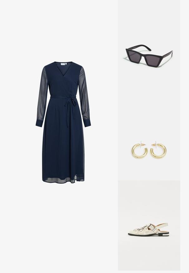 Tumši zils apmetuma kleita ar dziļu V veida kakla izgriezumu, garām caurspīdīgām piedurknēm un saišu jostu. Iespējamā plūstoša svārku daļa ar slāņainu tekstūru.; Baleta sandalītes baltā ādā ar vairākiem platām siksnām un sudraba sprādzēm; plakana zole ar mazu melnu papēdi un metalizētām akcentiem.; Melni, stūrveida saulesbrilles ar pelēkiem objektīviem; izgatavotas no plastmasas, ar biezām kājām, kam ir gluda virsma un nav redzamu stiprinājumu.; Zelta auskari ar gludu, spīdīgu apdari. Apaļš dizains, kas ietver mazu tapu un caurspīdīgu pamatni drošai valkāšanai.