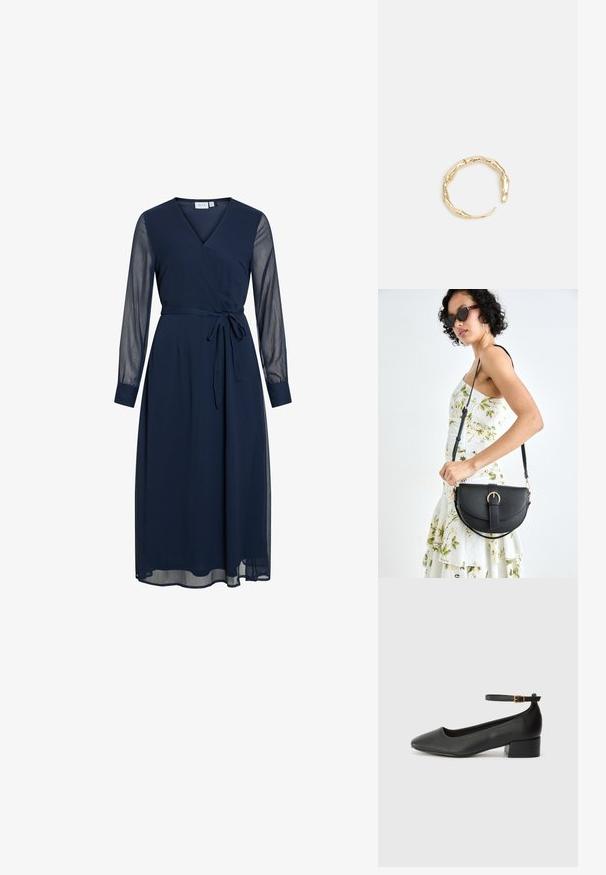 Tumedane sinine sätitud kleit sügava V-kaeluse, pikkade läbipaistvate varrukate ja sidumisvööga. Omab voolavat seelikut kihilise tekstuuriga.; Must mustaapp, millel on terav nina ja madal blokk-kand. Omab pahkluu rihma koos kuldse tooni pandlaga. Sile tekstuur.; Mustmust mustraha kõverate joontega, eemaldatava rihmaga ja kuldsete detailidega. Kotil on klapp, millel on pandladetail.; Kuldtoonis sõrmus, millel on orgaaniline, keerdunud disain sileda tekstuuri ja kitsenevate otstega, luues kaasaegse skulptuurilise välimuse.