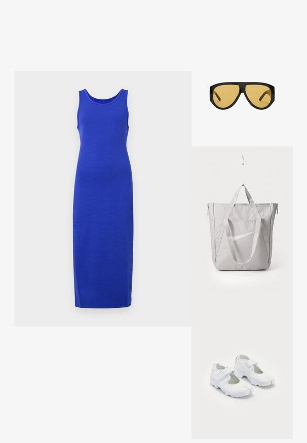 Modra brezrokavna obleka iz gladkega materiala, z okroglim izrezom in dolgim, prirezanim silhueto brez dodatnih vzorcev ali podrobnosti.; Bela športna obutev z teksturiranim zgornjim delom, nastavljivim Velcro trakom, zaobljenim prstom in masivnim podplatom z izrazitim profilom.; Sončna očala s sleek črnim plastičnim okvirjem in rumenimi lečami, z izrazito kotno obliko in širokimi templji za dodatno zaščito.; Siva torba z ojačanimi ročaji, sprednjim žepom z zadrgo in belim logotipom Nike swoosh. Narejena iz trpežnega materiala z gladko teksturo.