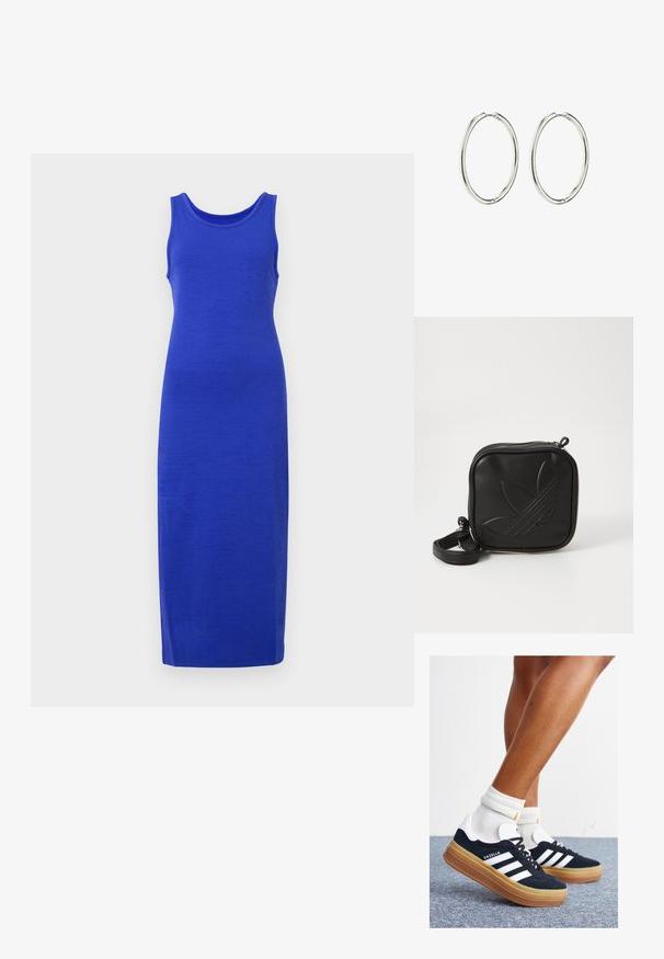 Sininen hihaton mekko, joka on valmistettu sileästä kankaasta, jossa on pyöreä pääntie ja pitkä, tiukka siluetti ilman lisäkuvioita tai yksityiskohtia.; Musta mokkanahkainen tennari, jossa valkoiset raidat ja yksityiskohdat, pyöreä kärki, purukumipohja, yhdistetty valkoisiin ribbineuleisiin nilkkasukkiin.; Mustikka neliö muotoinen olkalaukku, joka on valmistettu teksturoidusta synteettisestä materiaalista. Varustettu kohotetulla logolla ja säädettävällä hihnalla. Vetoketjukiinnitys.; Hopeissa on sileä, kiillotettu pinta. Pyöreä muoto, kevyt rakenne ja turvallinen sulkuratkaisu.