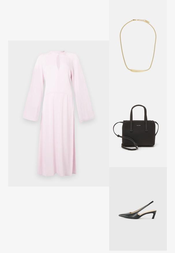 Světle růžové midi šaty s dlouhým rukávem a vysokým výstřihem, s klíčovou výřezy v přední části a volnými, splývavými rukávy.; Černý špičatý slingback s nízkým podpatkem, vyrobený z hladké kůže, s výřezem na boku pro lepší prodyšnost.; Černá kabelka s dvojitými krátkými uchy a odnímatelným ramenním popruhem. Hladký koženkový materiál s uzávěrem na zip a detailem loga.; Zlatem pokovený náhrdelník s hladkým, zakřiveným centrálním akcentem. Disponuje flexibilním řetízkem s karabinovým zapínáním a dodatečnými nastavitelnými články řetězu.