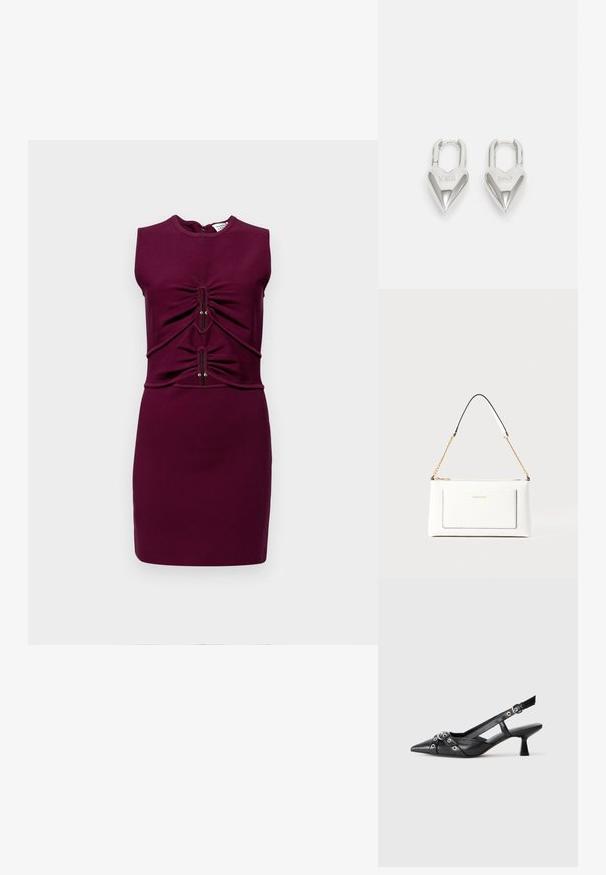 Obopnuté bezramienkové šaty v hlbokej burgundskej farbe, s naťahovaním v oblasti pása a hladkým, elastickým materiálom. Zips na zadnej strane.; Čierne kožené slingback topánky s špicatou špičkou, ozdobnými popruhmi s kovovými očkami a nízkym blokovým podpätkom. Textúrovaný povrch.; Biele kožené kabelka s textúrovaným povrchom, ktorá má zlatý retiazkový popruh a čierne akcenty. Obsahuje prednú kapsu a zipsové zapínanie.; Strieborné zámky v tvare srdca so vygravírovanými nápismi "ÁNO" a "NIE", leštený povrch, symetrický dizajn a robustný kovový uzáver.
