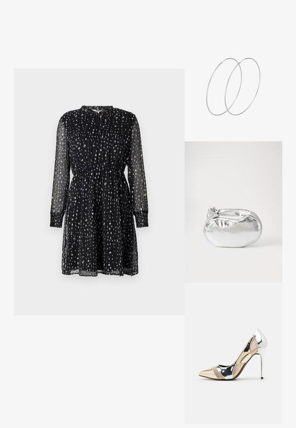 Černé dlouhé šaty s rukávy vyrobené z průhledné tkaniny; mají volný střih, nabraný pas a bílý rozptýlený tečkovaný vzor. Detail výstřihu ve tvaru klíčové dírky.; Lodička s špičatou špičkou a kombinací stříbrné, zlaté a tělové barvy. Lesklý povrch s vykrojeným designem, s jehlovým podpatkem.; Stříbrná kovová taška s měkkým, zaobleným tvarem a uzávěrem s uzlem. Vyrobena z hladké umělé kůže.; Stříbrné kruhové náušnice s minimalistickým designem. Kruh, hladký povrch a tenký profil. Lehká konstrukce s lesklým povrchem.