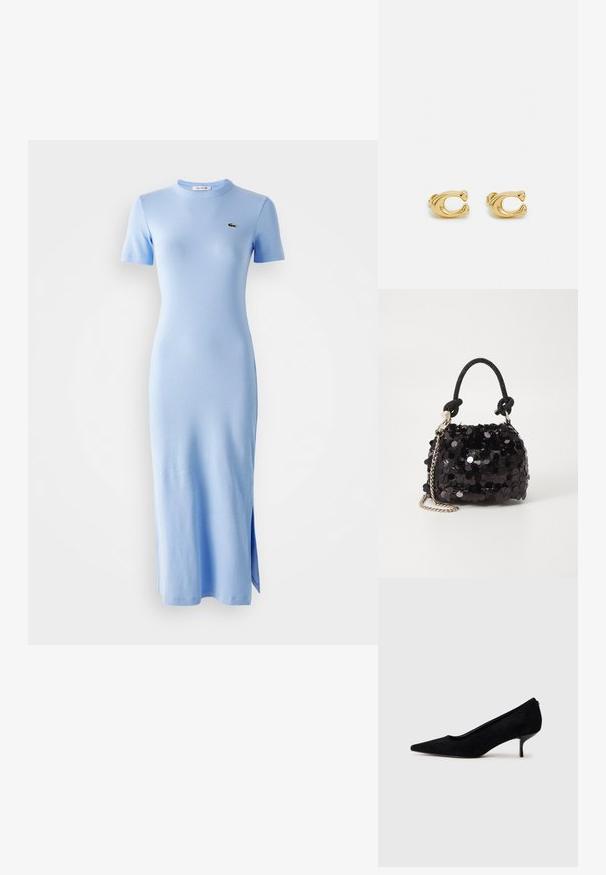 Robe midi à manches courtes, côtelée, bleu clair, avec col rond et petit logo vert sur la poitrine gauche, présentant une fente sur l'ourlet.; Chaussure à talon haut en suede noir avec un bout pointu et un talon fin et bas. Texture lisse avec un design épuré, sans matériel visible.; Mini sac à main en sequins noirs avec une bandoulière texturée nouée et une chaîne argentée. Forme arrondie avec un haut froncé et des détails réfléchissants.; Boucles d'oreilles en métal doré avec un design lisse et courbé présentant une forme en 'C' distinctive. Taille petite, finition brillante et fermoir à l'arrière pour un maintien sûr.