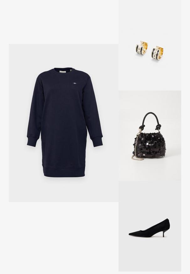 Marineblå sweatshirtklänning i mjuk bomullsblandning. Har långa ärmar, ribbade muddarna och en rund halsringning. Litet logotypdetalj på bröstet.; Svart mocka hög klackskor med spetsig tå och en smal, låg klack. Slät textur med en elegant design, utan synlig hårdvara.; Svart paljett mini-handväska med en knuten texturerad rem och silverkedja. Rund form med samlad topp och reflekterande detaljer.; Guldtonade hoops med svarta emaljdetaljer. Har en texturerad design med en liten klar sten för detaljer.