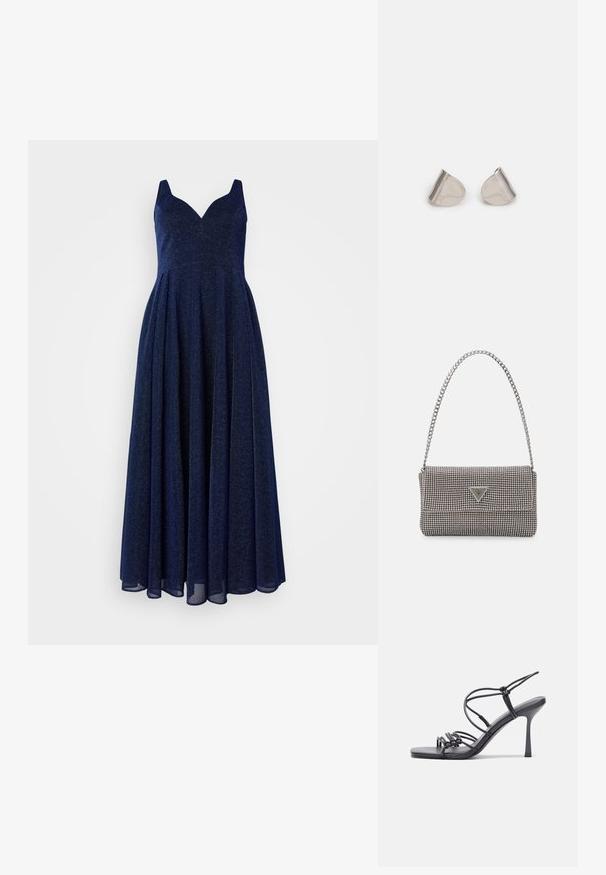 Navy blå A-linje kjole med dyp V-hals, ermeløs design og flagrende skjørt. Laget av et strukturert, glitrende stoff.; Svart høye hælsandaler har tynne stropper med en knyttet design, en glatt firkantet tå og en elegant stiletto-hæl.; Lys grå metallisk håndveske med kjedehank, dekorert med små sirkulære metalliske nagler og en triangel merkevarelogo.; Sølvmetalløreringer med en jevn, dråpeform og en polert finish. Subtile graveringer legger til detaljer. Minimalistisk design.