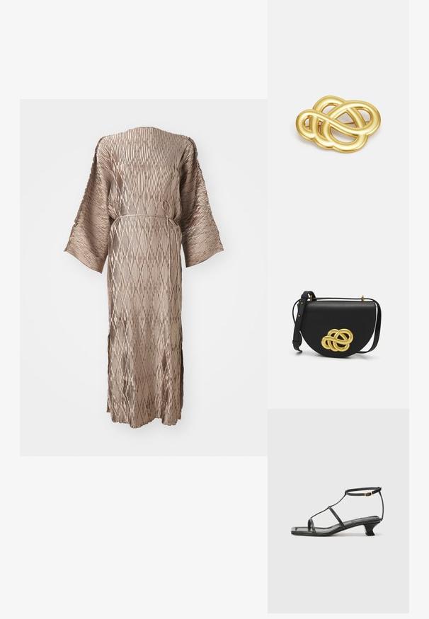 Bēša garām piedurknēm, strukturēta midi kleita ar platām piedurknēm un plānu jostu, kas sasieta ap vidukli uz balta fona.; Melna ādas sandale ar kvadrātveida purngalu, plānām siksnām, regulējamu potītes siksnu un zemu papēdi. Iezīme ir neliela zelta akcenta detaļa uz siksnas.; Melna ādas rokas soma ar noapaļotu formu, ar lielu zelta dekoratīvu mezglu priekšpusē un regulējamu siksnu.; Zelta toņa broša ar mezglota dizaina, gludām, izliekamām līnijām un sarežģītu formu, kas atspoguļo pulētu apdari.