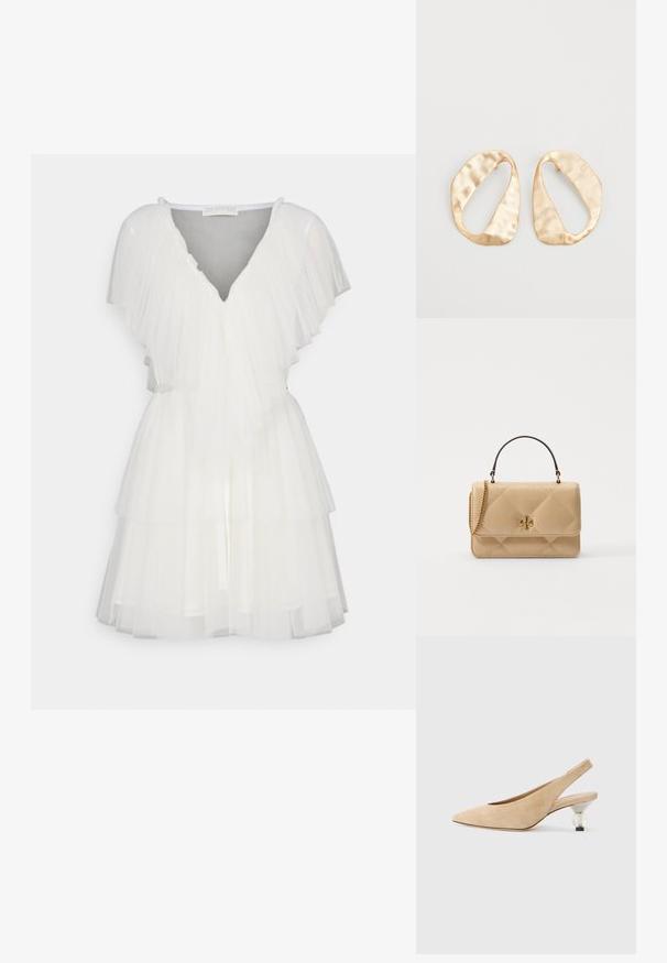 Rochie albă din tull cu un design în straturi, decolteu în V și mâneci evazate. Detaliată cu o talie cu brâu pentru o formă suplimentară.; Pantof bej din piele sușie, cu vârful ascuțit și toc rotund transparent. Textură netedă și design minimalist.; Geantă de mână din piele bej matlasată, cu accesorii aurii, curea din lanț și un mâner superior. Dispune de un capac frontal și detalii cu logo-ul emblematic.; O pereche de cercei din metal de culoare aurie, cu formă ovală neregulată, având o suprafață texturată, ușor ciocănită, pe un fundal alb.
