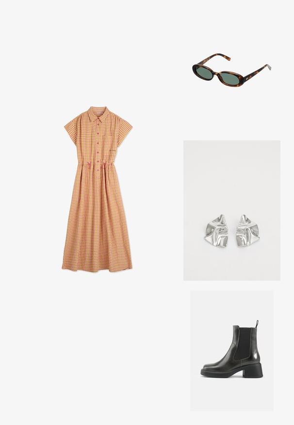 Gul og lyserød ternet kjole med korte ærmer, for-trykningsknapper og rynket talje; har en brystlomme og snoretræk detaljer.; Sorte læder ankelstøvler med en glat finish, elastiske sidepaneler og en kraftig hæl. Har en strop for nemmere påtagning.; Skildpaddemønstrede solbriller med ovale stel og grønne linser. Har tynde arme med en metallisk detalje nær hængslerne.; Sølvmetal øreringe med et bølgende, skulpturelt design, der har en poleret overflade og uregelmæssige former, hvilket fremhæver en moderne æstetik.