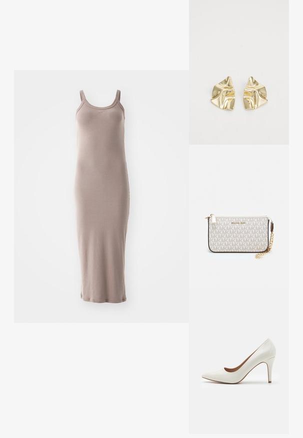 Vestido longo e justo feito de um tecido canelado castanho claro. Apresenta alças finas e um corte reto com aberturas laterais na bainha.; Sapato de salto alto em couro sintético branco com bico pontudo e superfície lisa, apresentando um salto fino e um corte baixo ao redor da abertura.; Pochete Michael Kors em tela revestida bege com padrão repetido do logotipo MK, ferragens douradas e uma alça de corrente destacável.; Brincos metálicos dourados com um design ondulado; superfície lisa e reflexiva; forma assimétrica; sem padrões ou acessórios visíveis.
