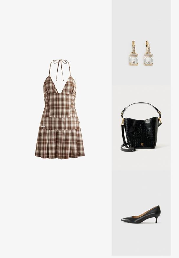 House of Sunny THE HOXTON CHECK DRESS - Vapaa-ajan mekko - multi-colored; Mustat nahka-korkokengät, joissa on terävä kärki, matala korko ja sileä pinta. Edessä on pieni aukko ja takana minimaalinen varustus.; Musta krokotiilinjäljitelmästä valmistettu laukku, jossa on kaareva muoto, kultaiset yksityiskohdat, säädettävä olkahihna ja logotiedot edessä.; Kulta-sävyiset korvakorut, joissa on suorakulmainen, kirkas kivi roikkumassa pienen, pyöreän kirkkaan korosteen rivin alapuolella. Tyylikäs, moderni muotoilu.
