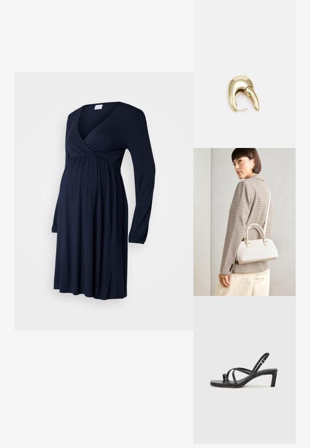 Tamsiai mėlyna nėščiųjų suknelė su ilgomis rankovėmis, V formos iškirpte ir susiraukšlėta juosmena, užtikrinanti komfortą. Pagaminta iš minkštos, tamprios medžiagos, leidžiančios laisviau judėti.; Juodi šlepetės su kvadratiniu pirštu ir žemu bloku kulnu. Yra keli ploni dirželiai ir reguliuojamas kulkšnies diržas. Pagaminti iš lygios odos.; Balta struktūruota rankinė su trumpomis rankenomis ir peties diržu, su auksinėmis detalėmis ir tekstūruota medžiaga, pastatyta prieš pilką foną.; Aukso tono metalinės auskarai su stilingu, kreiviu dizainu. Išsiskiria ryškiu smailiu pavidalu, poliruota paviršiumi ir užsegimu su vyriu.