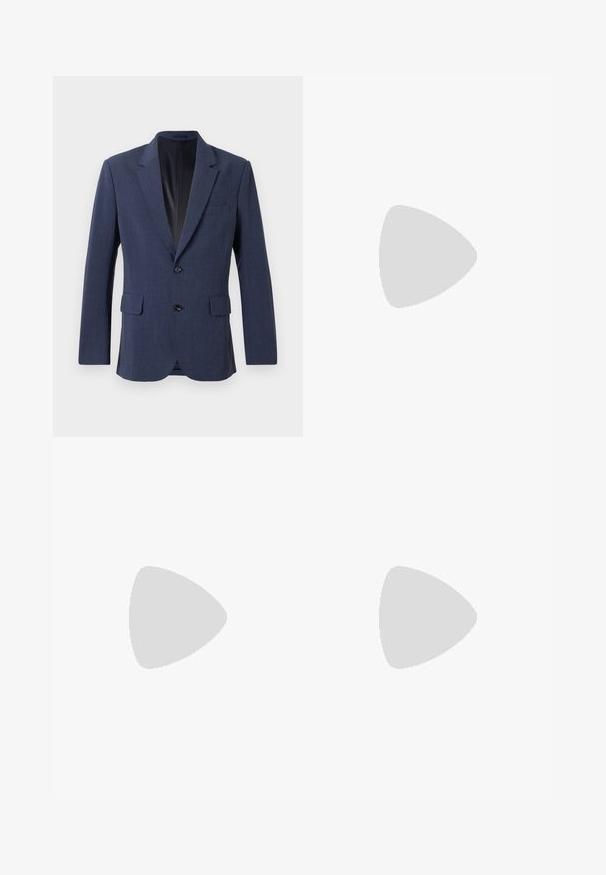 Marineblauwe blazer van getextureerde stof, met een enkel-breasted ontwerp, notch revers, twee voorzakken en twee knopen.; Witte langslijfknopshirt met een klassieke kraag, een voorpand met knopen en een gladde katoenstructuur.; Grijze op maat gemaakte broek met een platte voorkant, twee zijzakken en een enkele knoopsluiting. Glad textuur met een subtiel streepjespatroon.; Zwarte leren loafers met een gladde afwerking, ronde neus en decoratieve stiksels op de wreef. Lage gestapelde hak en een lichte glans.